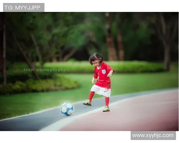 足球明星与可爱女孩的温馨瞬间精美图片合集